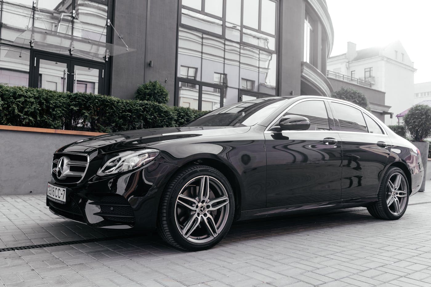 Mercedes-Benz S-Class — view 2