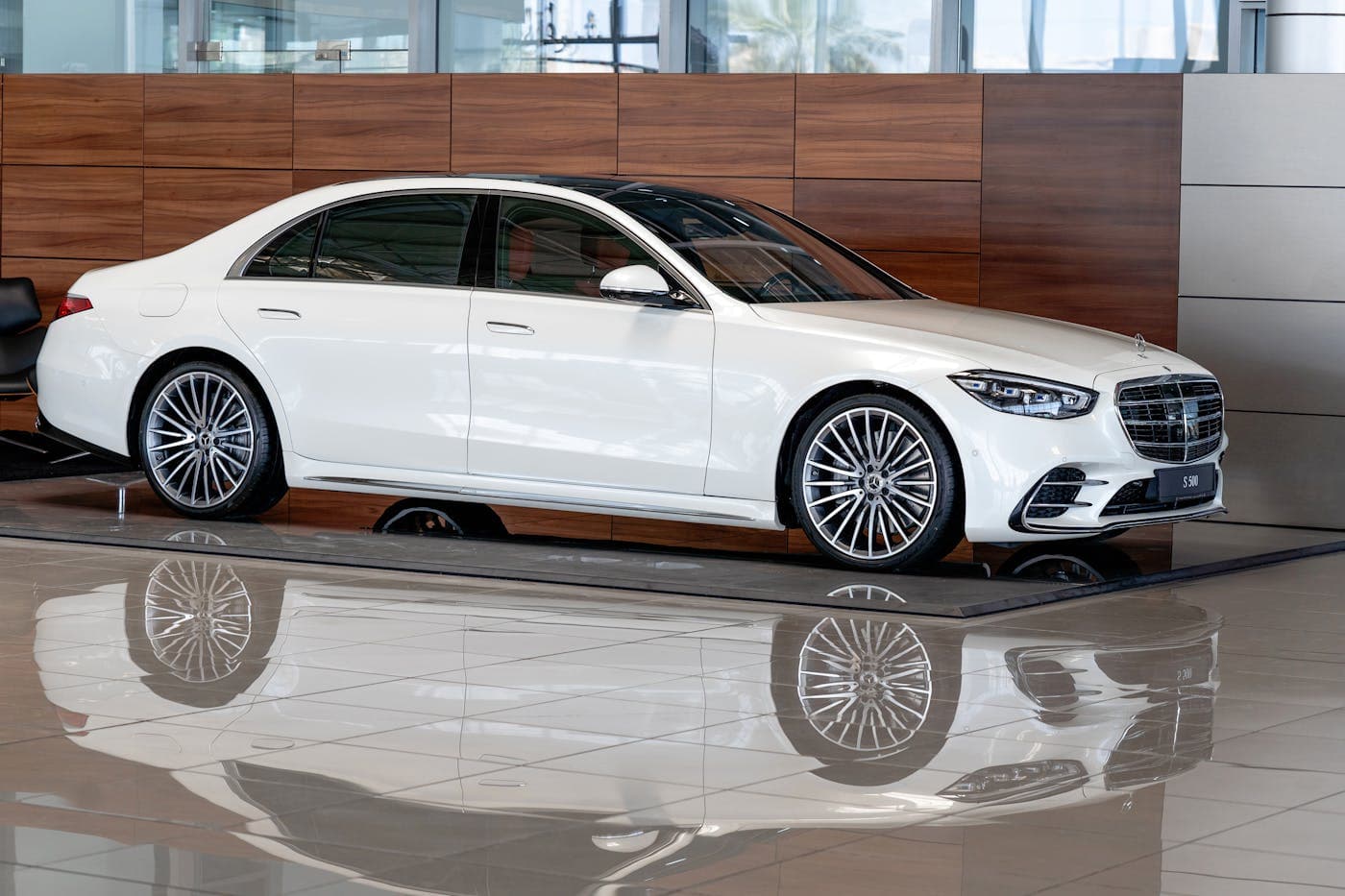 Mercedes-Benz S-Class — view 1