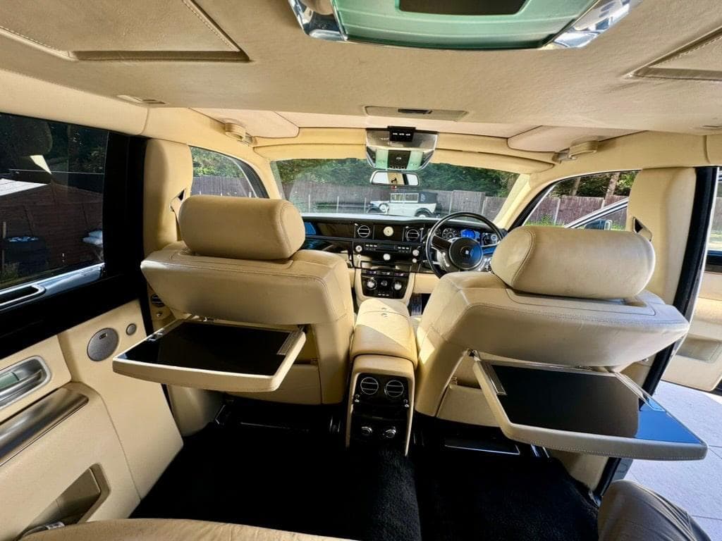 Rolls-Royce Spectre — view 2