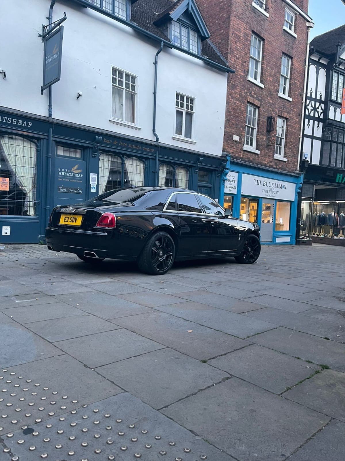 Rolls-Royce Cullinan — view 3